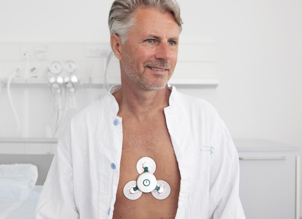 Ein Patient mit Langzeit-EKG von Cortrium in der Praxis MVZ Kardiologie Hiltrup im Münster